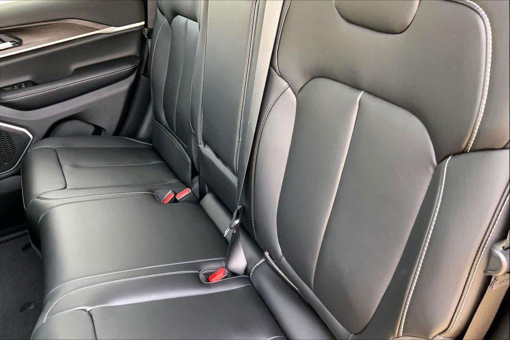 new 2026 Jeep Grand Cherokee car, priced at $44,853