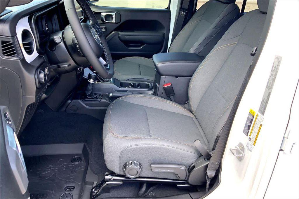 new 2026 Jeep Wrangler car, priced at $46,681