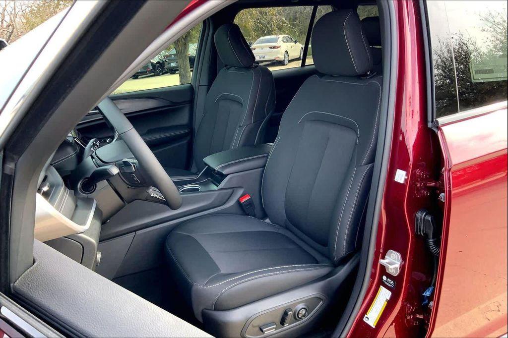 new 2026 Jeep Grand Cherokee car, priced at $36,725