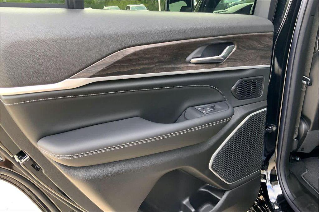 new 2026 Jeep Grand Cherokee car, priced at $48,387