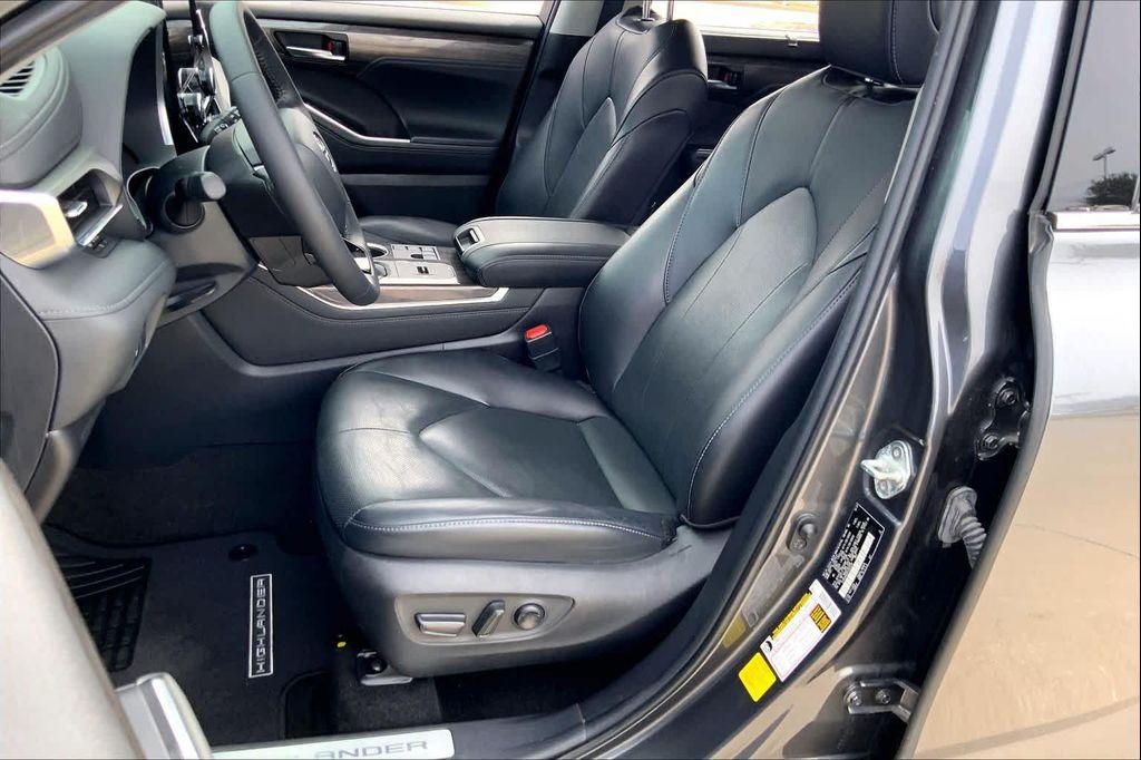 used 2023 Toyota Highlander car, priced at $35,990
