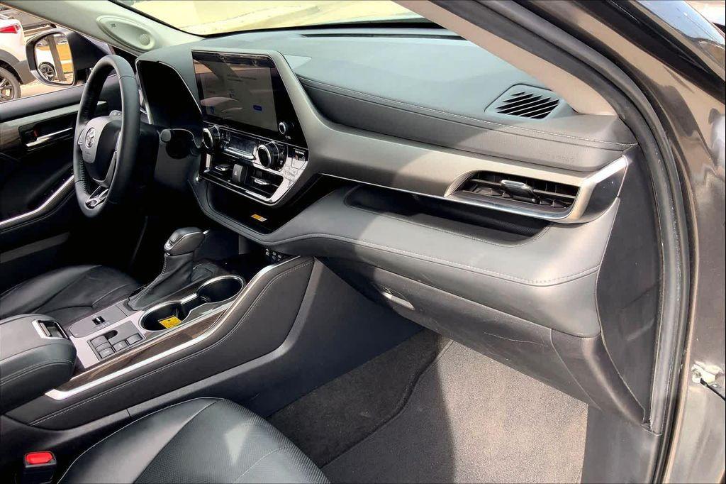 used 2023 Toyota Highlander car, priced at $35,990