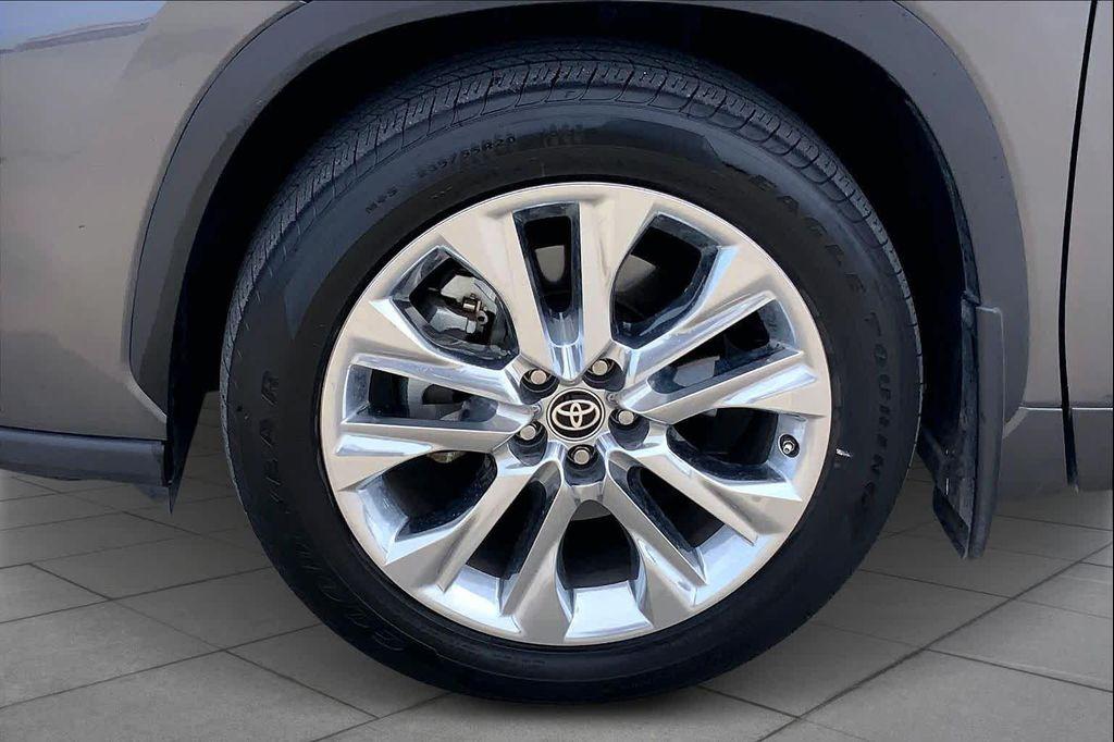 used 2023 Toyota Highlander car, priced at $35,990