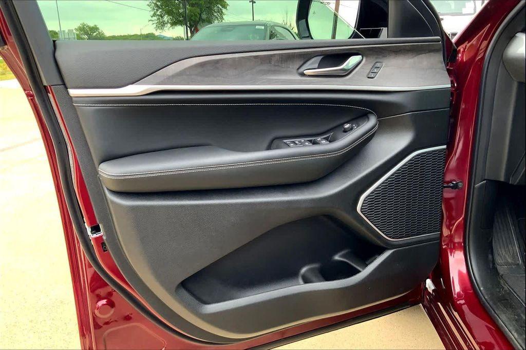 new 2026 Jeep Grand Cherokee L car, priced at $51,686
