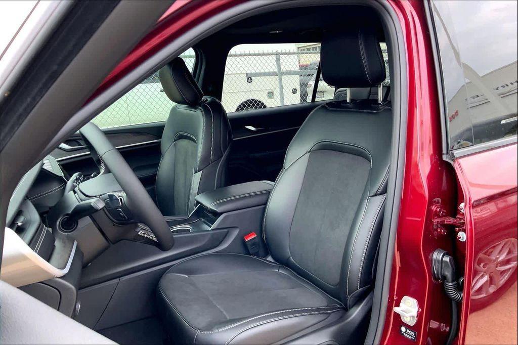 new 2026 Jeep Grand Cherokee L car, priced at $46,277