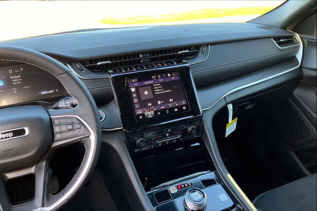 used 2024 Jeep Grand Cherokee car, priced at $33,390