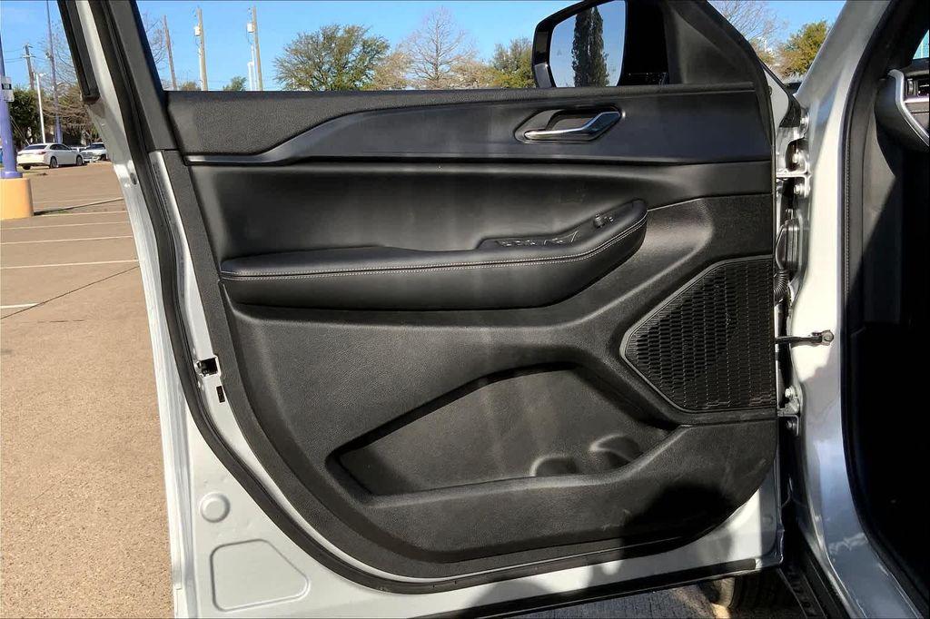 used 2024 Jeep Grand Cherokee car, priced at $33,390