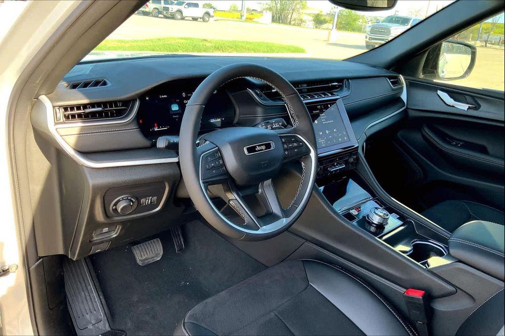 used 2024 Jeep Grand Cherokee car, priced at $33,390