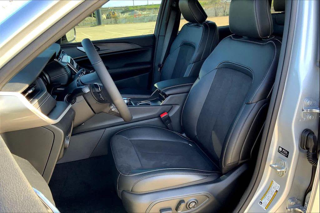 used 2024 Jeep Grand Cherokee car, priced at $33,390