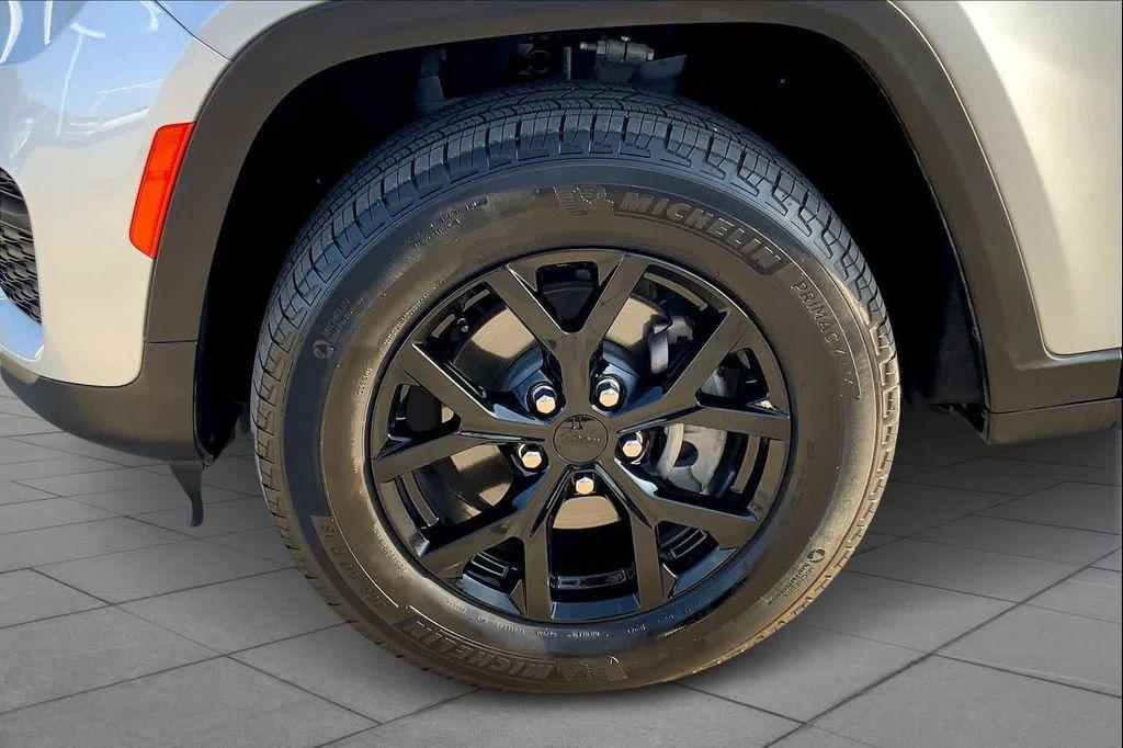 used 2024 Jeep Grand Cherokee car, priced at $33,390