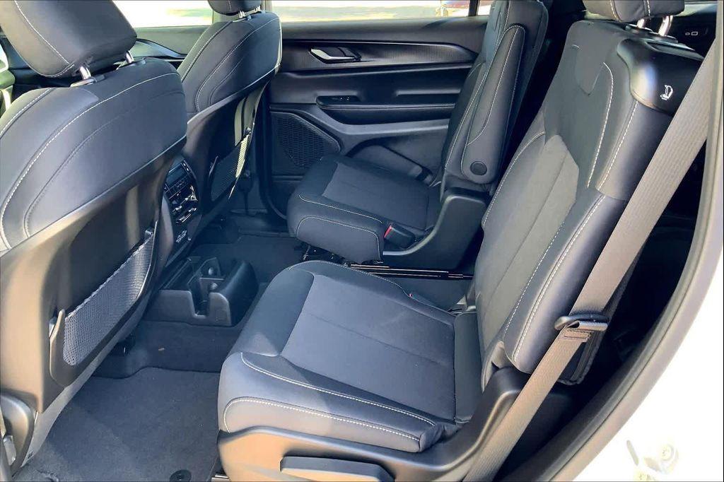 new 2026 Jeep Grand Cherokee L car, priced at $40,647