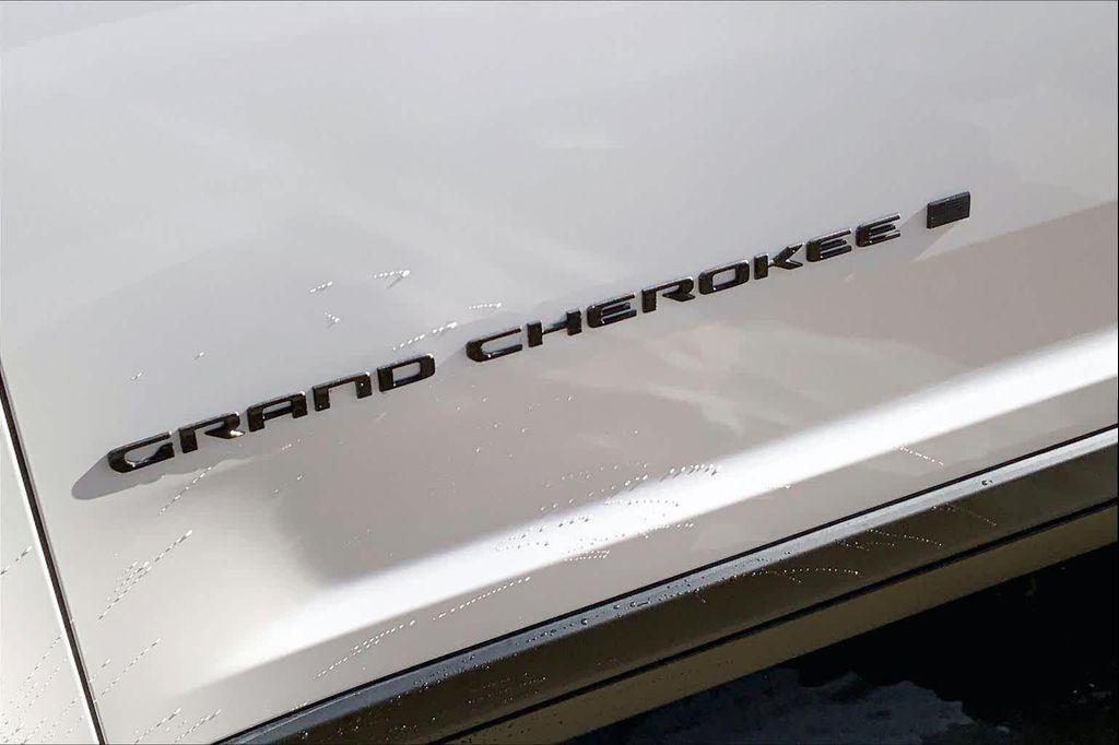 new 2026 Jeep Grand Cherokee car, priced at $43,061