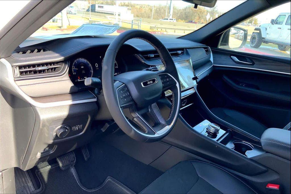 new 2026 Jeep Grand Cherokee car, priced at $43,061