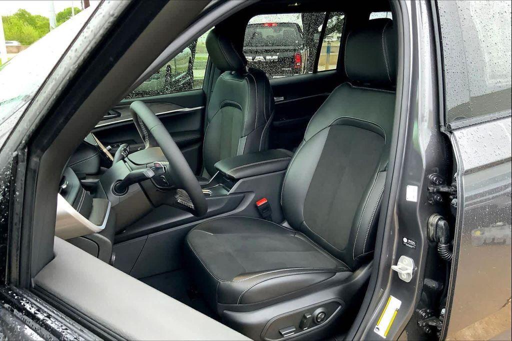 new 2026 Jeep Grand Cherokee car, priced at $43,480