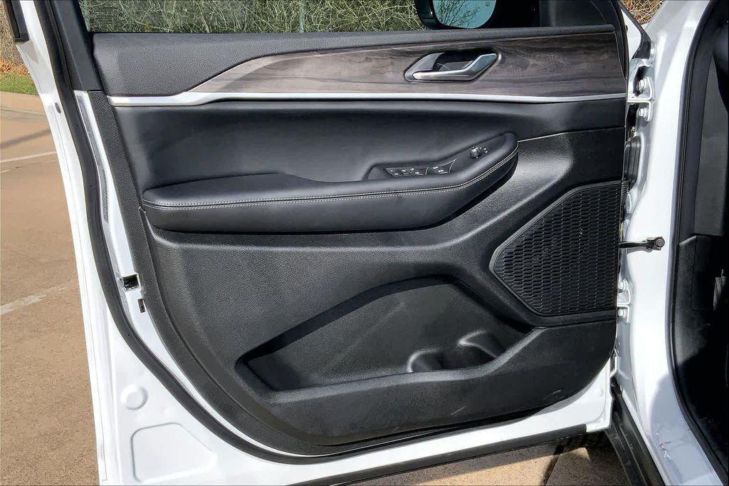 new 2026 Jeep Grand Cherokee L car, priced at $46,277