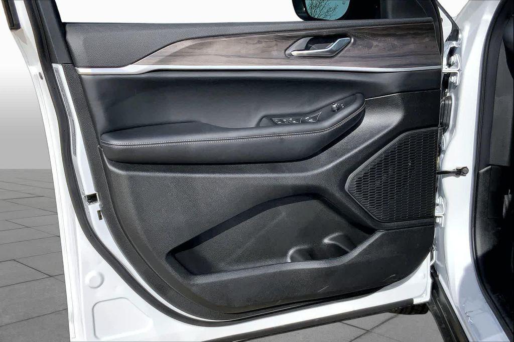 new 2026 Jeep Grand Cherokee L car, priced at $44,731