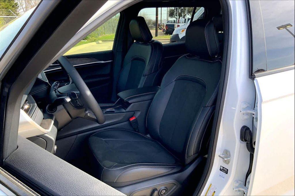 new 2026 Jeep Grand Cherokee L car, priced at $46,277