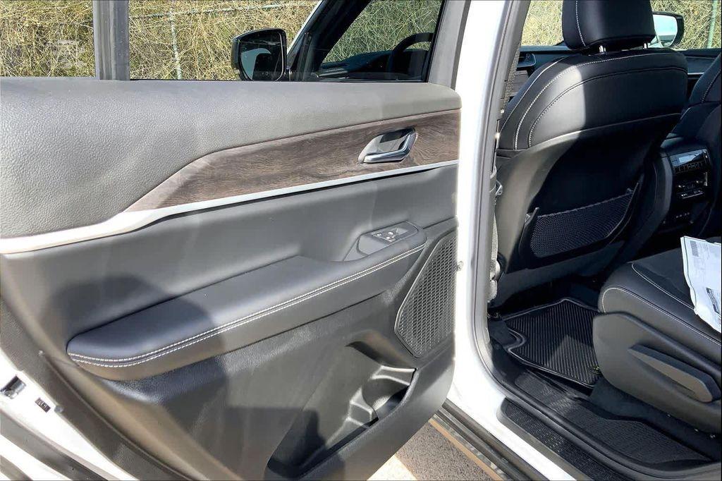 new 2026 Jeep Grand Cherokee L car, priced at $46,277