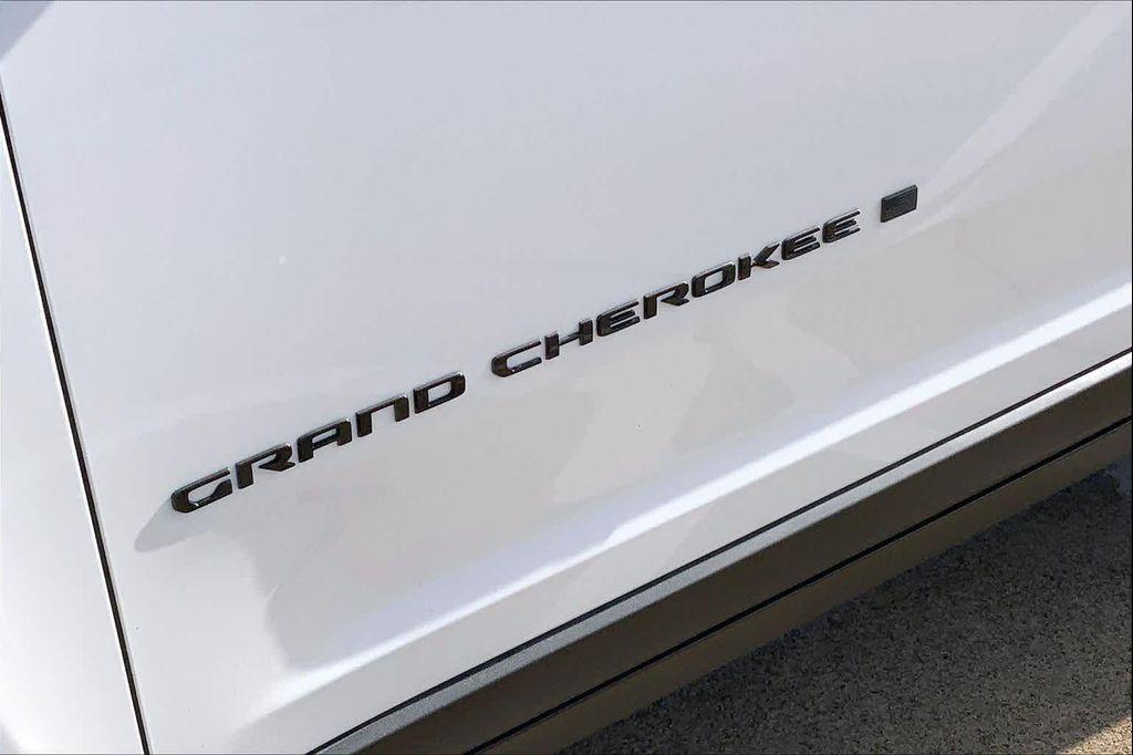 new 2026 Jeep Grand Cherokee L car, priced at $46,277
