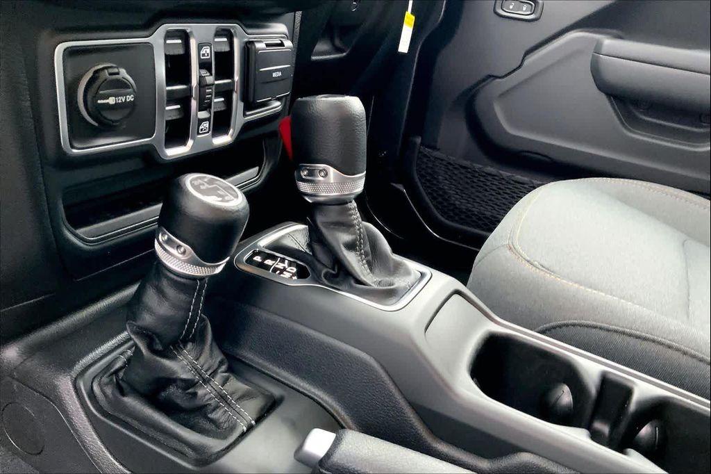 new 2026 Jeep Gladiator car, priced at $43,696