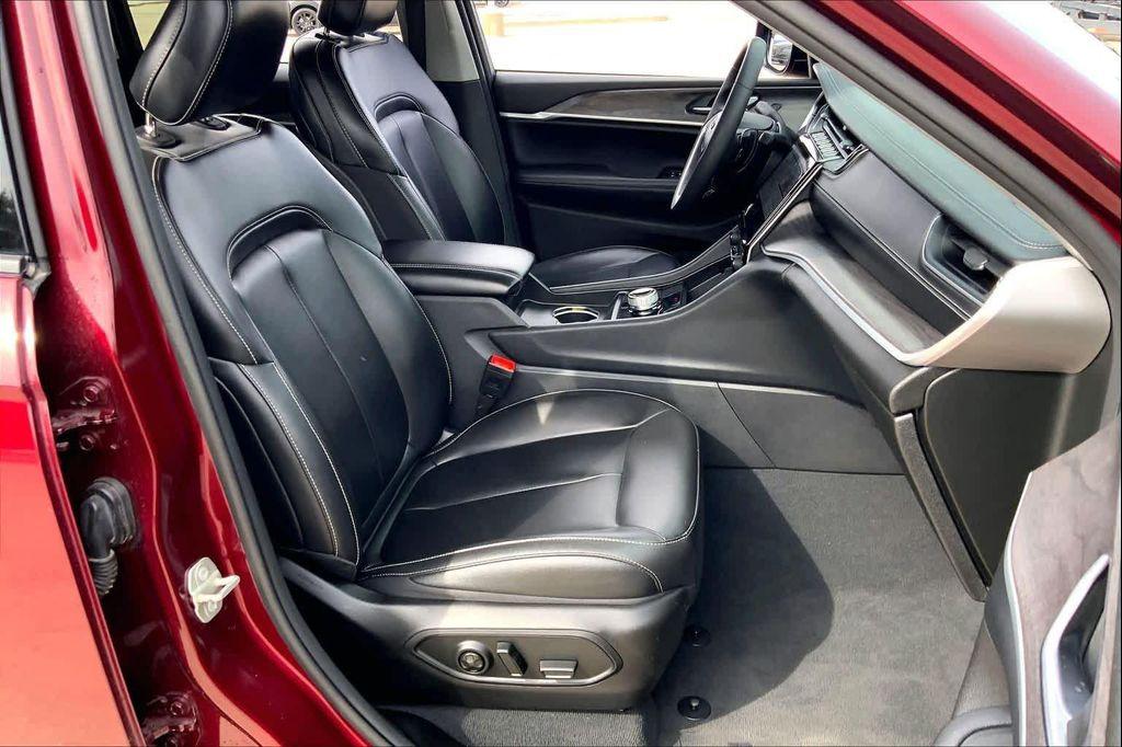 used 2024 Jeep Grand Cherokee car, priced at $25,990