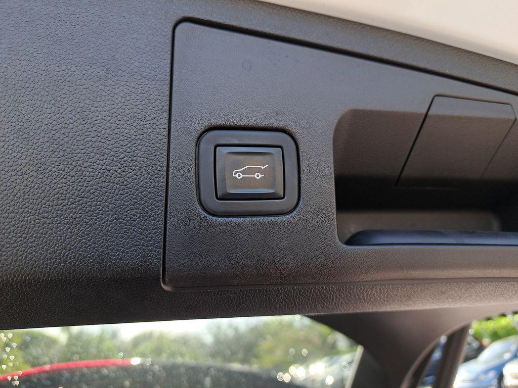 used 2022 Cadillac XT4 car, priced at $26,995