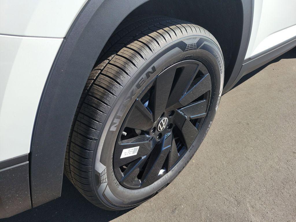 new 2026 Volkswagen Atlas car, priced at $42,553