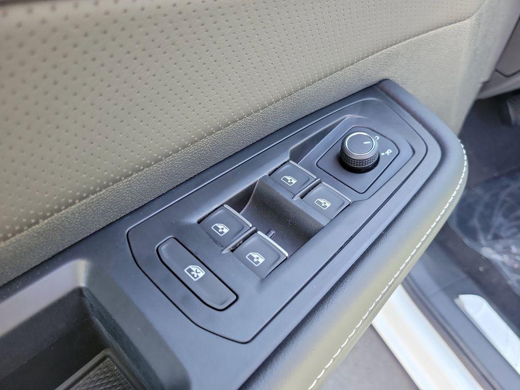 new 2026 Volkswagen Atlas car, priced at $42,987