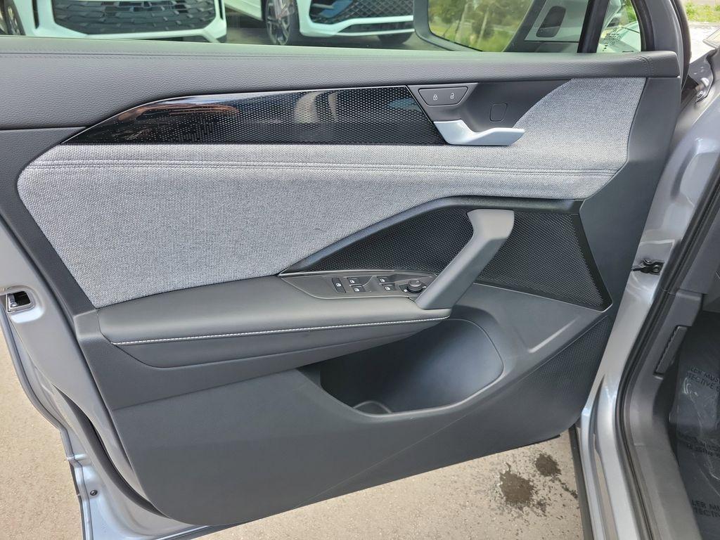 used 2025 Volkswagen Tiguan car, priced at $25,995