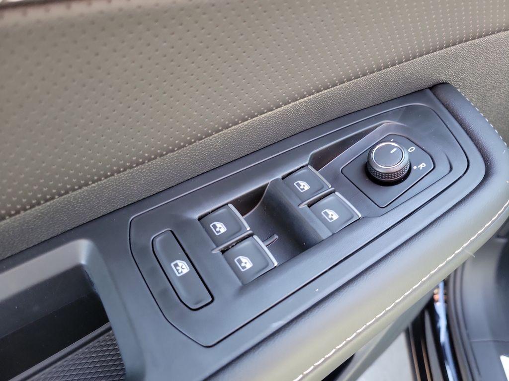 new 2026 Volkswagen Atlas Cross Sport car, priced at $41,562