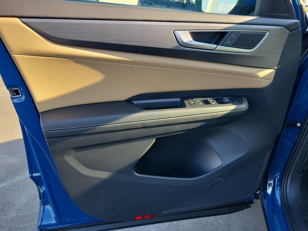 new 2026 Volkswagen Atlas Cross Sport car, priced at $36,255