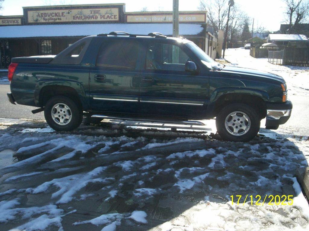 used 2005 Chevrolet Avalanche car, priced at $8,499