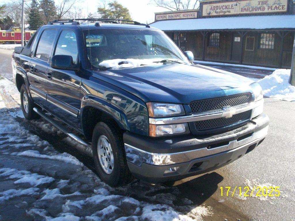 used 2005 Chevrolet Avalanche car, priced at $8,499