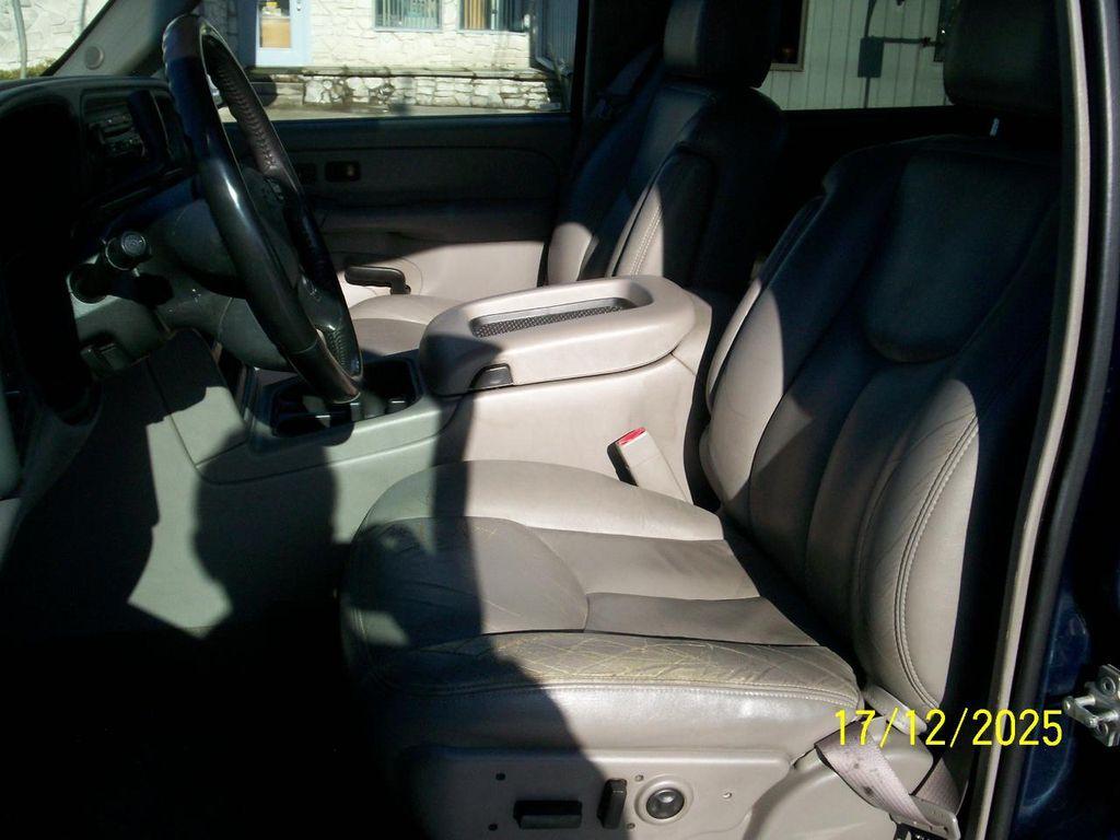 used 2005 Chevrolet Avalanche car, priced at $8,499