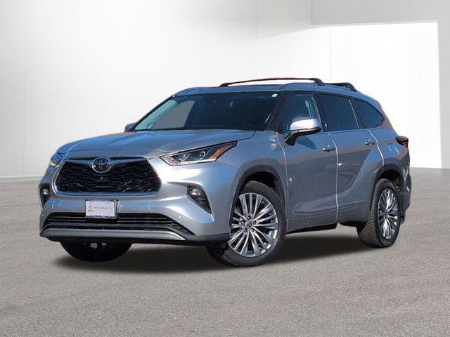 used 2021 Toyota Highlander car, priced at $31,250