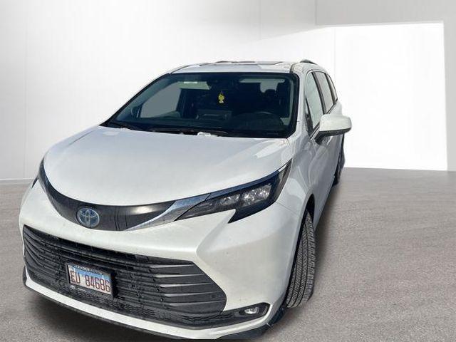 used 2025 Toyota Sienna car, priced at $45,664