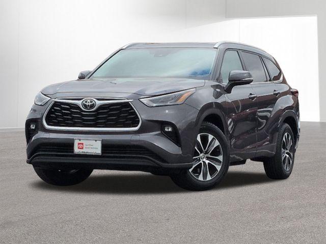 used 2024 Toyota Highlander car, priced at $35,649