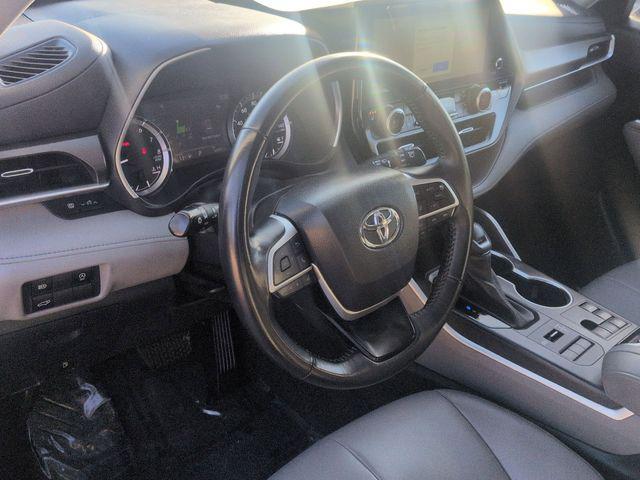 used 2023 Toyota Highlander car, priced at $34,999