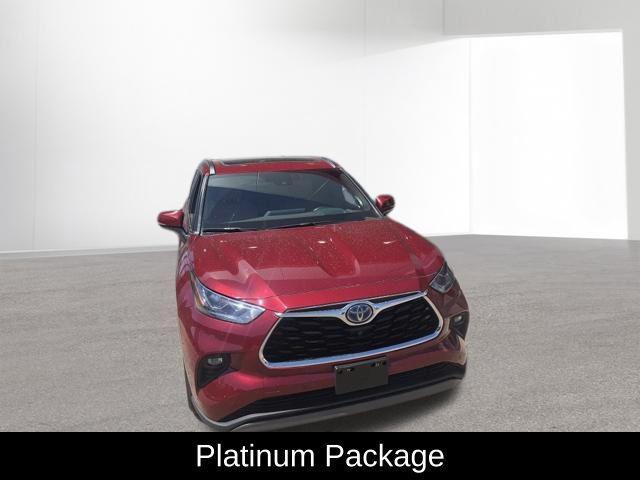 used 2022 Toyota Highlander Hybrid car, priced at $38,900