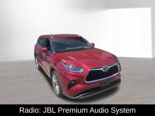 used 2022 Toyota Highlander Hybrid car, priced at $38,900