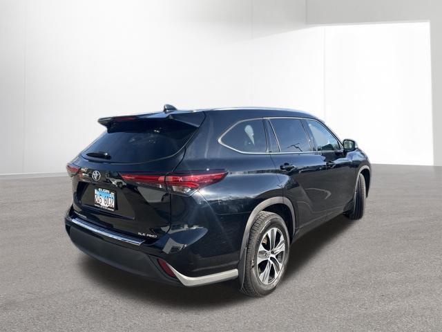 used 2020 Toyota Highlander car, priced at $30,999