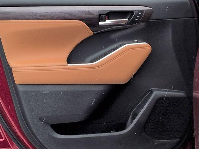 used 2023 Toyota Highlander Hybrid car, priced at $45,462