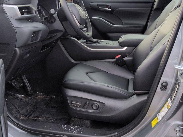 used 2026 Toyota Highlander car, priced at $47,600