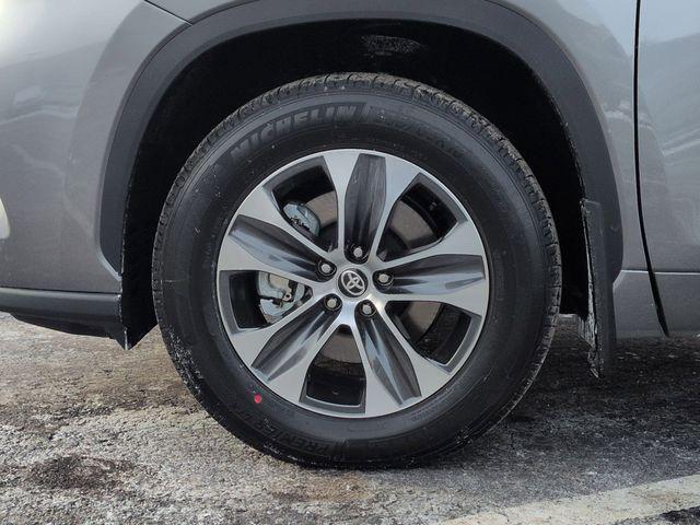 used 2026 Toyota Highlander car, priced at $47,600