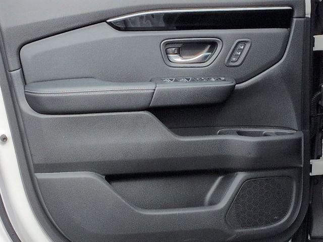 used 2025 Honda Pilot car, priced at $41,999