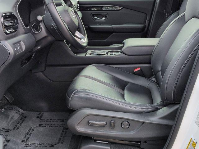 used 2025 Honda Pilot car, priced at $41,999