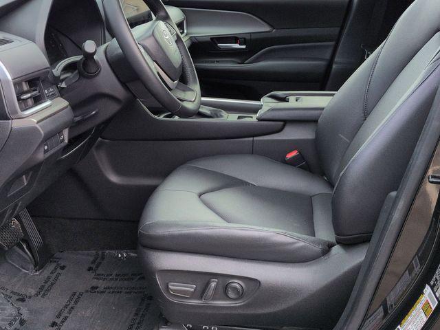 used 2025 Toyota Grand Highlander car, priced at $43,400