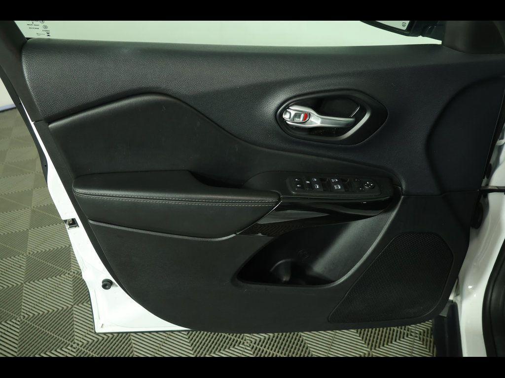 used 2023 Jeep Cherokee car, priced at $24,391
