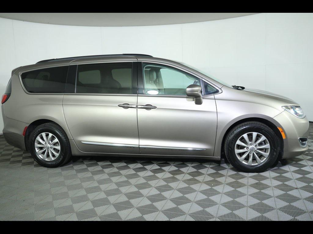 used 2017 Chrysler Pacifica car