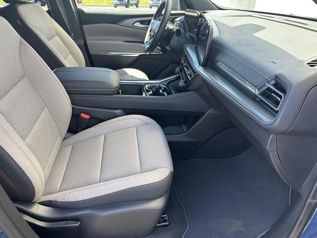 new 2026 Chevrolet Traverse car, priced at $44,060